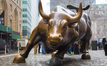 A photo of the charging bull statue on Wall Street